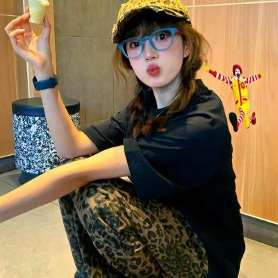 那女孩真帅